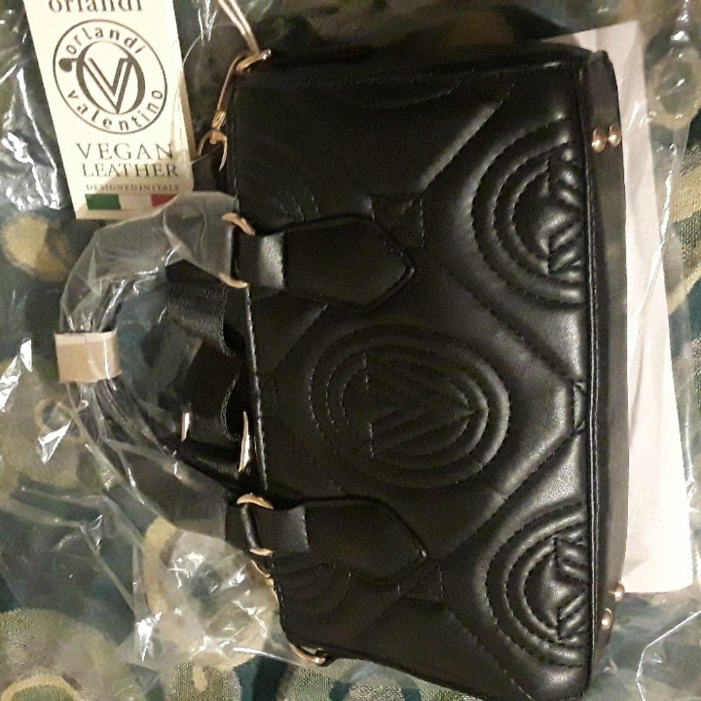 Orlandi Valentino Black Quilted Women's Bag BNWT Vegan Leather Goldtone Charm - Picture 4 of 10
